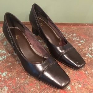 Life Stride Womans Brown Shoes 9 Narrow 2 1/4 Heel